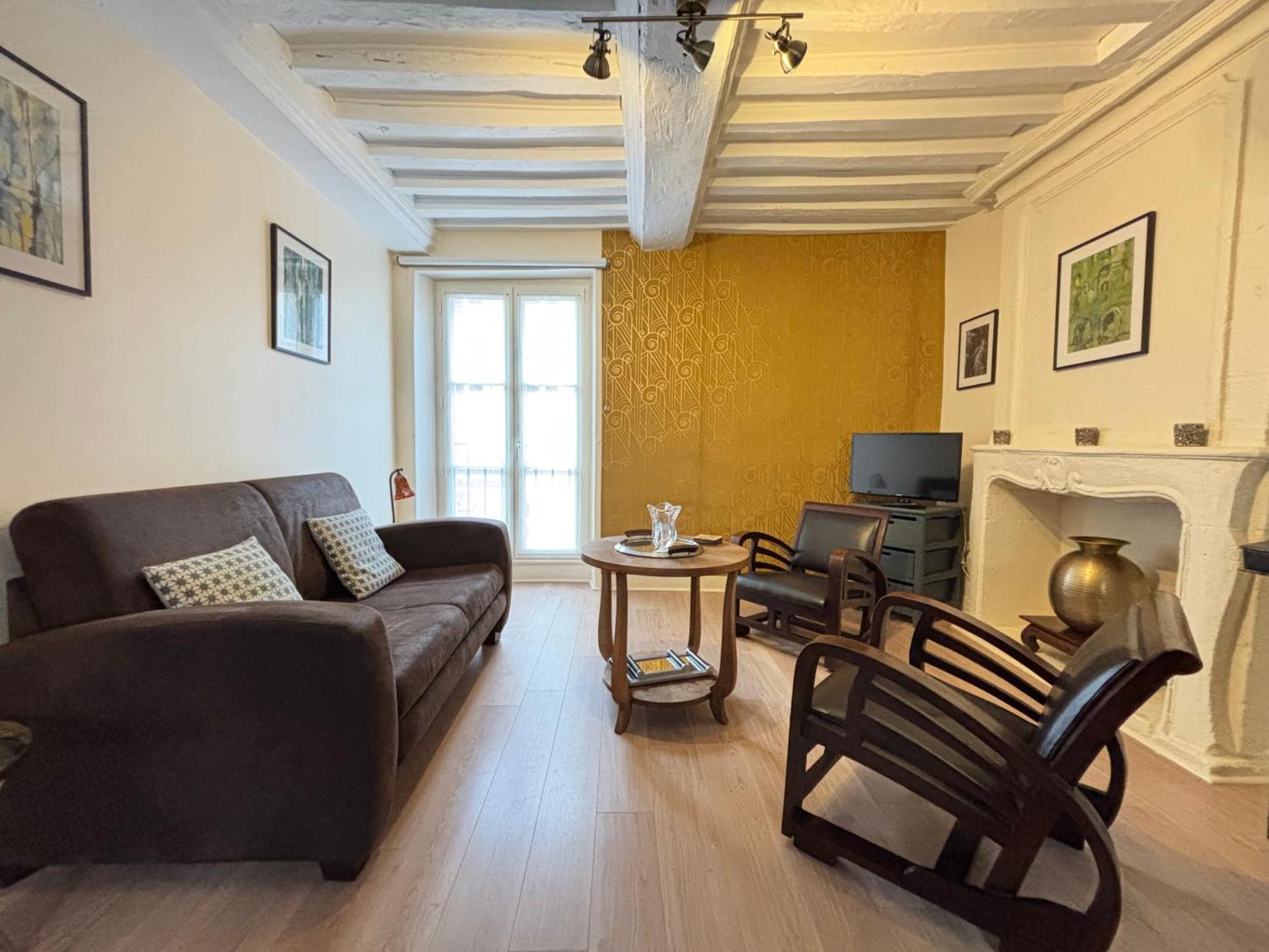 Les Remparts Apt Spacieux 1 Er Etage Renove Joliment Decore Bien Equipe Plein Centre Bayeux Proche Plages Du Debarquement Parking Gratuit A Proximite ภายนอก รูปภาพ